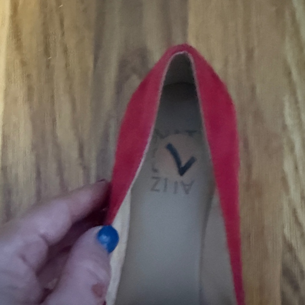 Nwot Naturalizer Red Suede Women's Flats - Picture 2 of 5